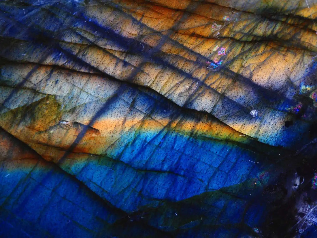 Labradorite Meaning, Healing Properties, Uses, Chakras & Care Guide